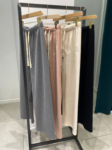 Wide-leg trousers