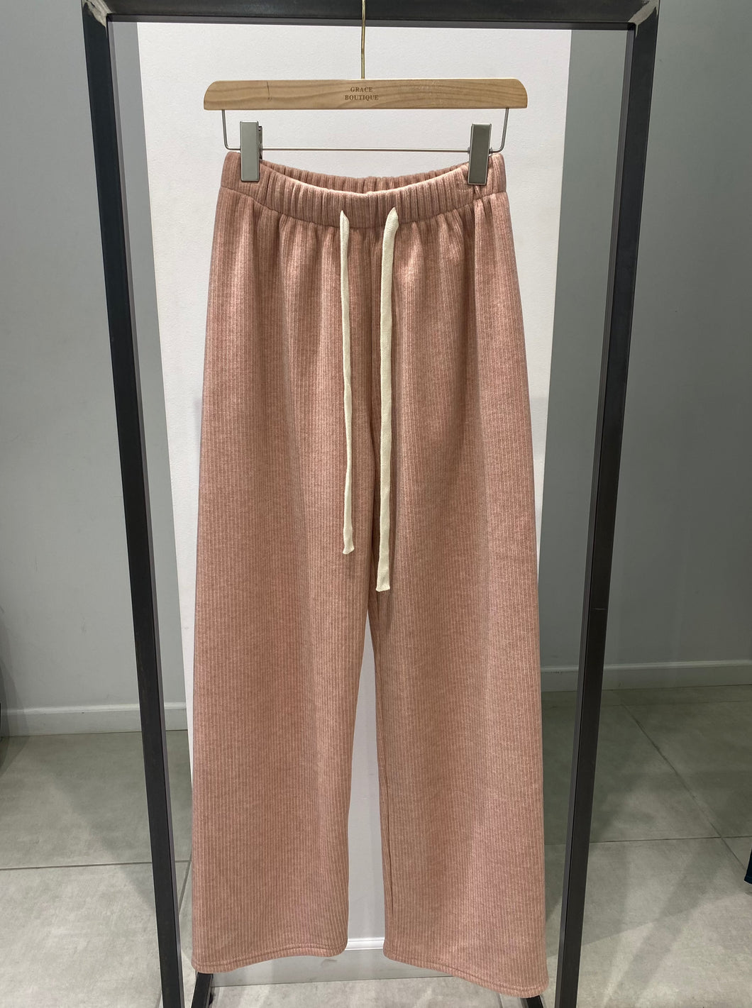 Wide-leg trousers