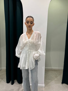 White blouse with balloon sleeves