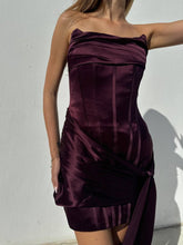 Load image into Gallery viewer, Purple corset dress with train detail